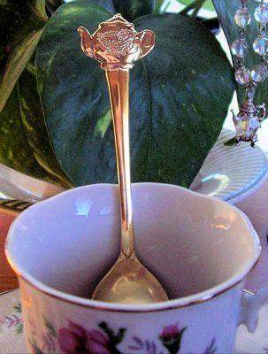 1 Gold Plated Teapot Demi Tea Spoon-Roses And Teacups