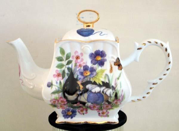 Cat 8 Cup Square Porcelain Teapot