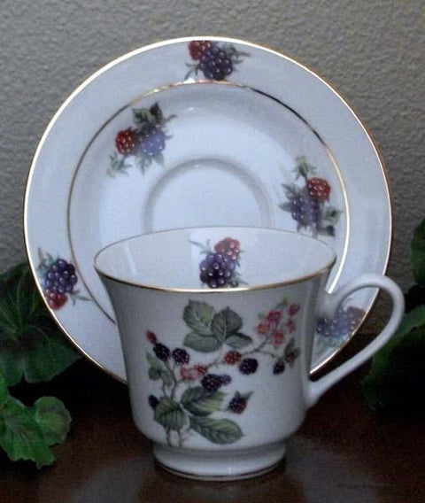 Catherine Porcelain Tea Cup and Saucer Set of 2 - Blackberry