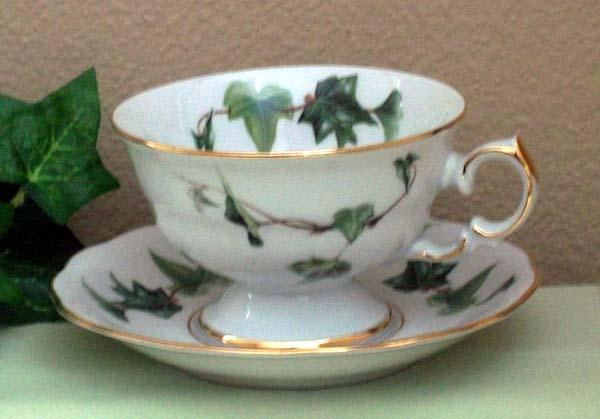 Laurel Ivy Porcelain Tea Cups (Teacups) and Saucers Set of 2