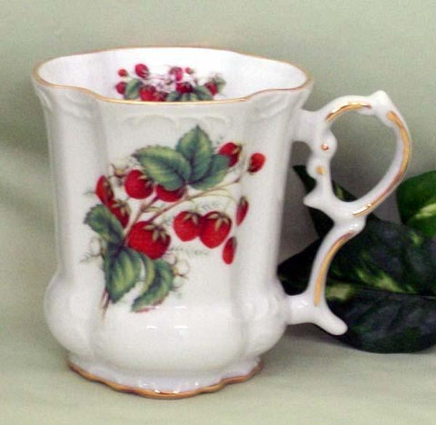 Set of 2 Victorian Tankards Floral Mugs - Strawberry
