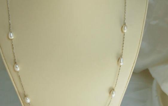 White Freshwater Pearl Station Necklace S008