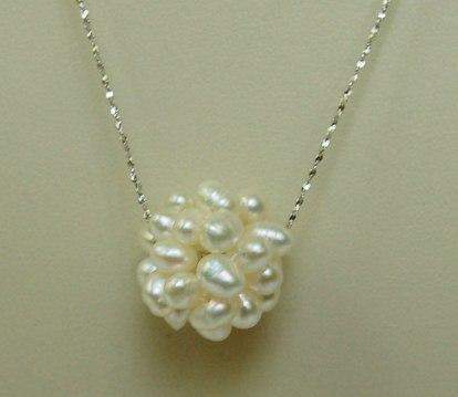 White Pearl Cluster Necklace P046