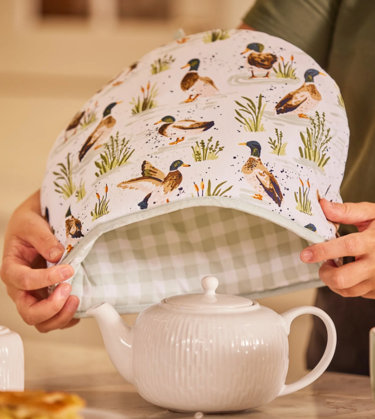 Farmhouse Ducks Tea Cosy - Cozy - Dome Style, One Size in Sage-Roses And Teacups