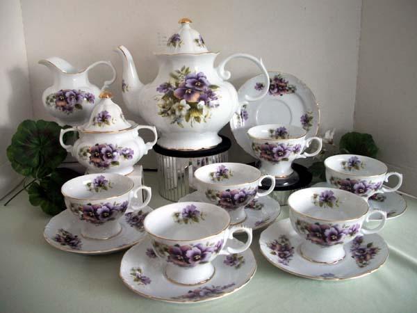 15 Piece Pansy Porcelain Tea Set-Roses And Teacups