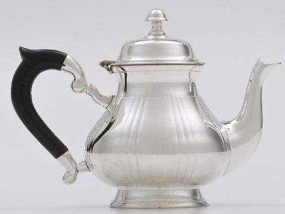 5 cup Silver Plated Top Fluted with Black Bakelite Handle Teapot