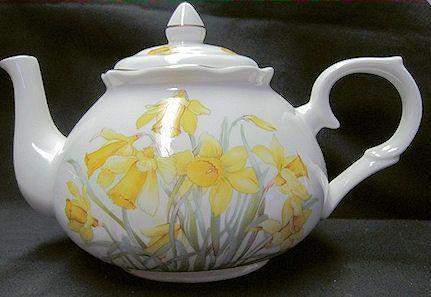6C Daffodil English Bone China Teapot