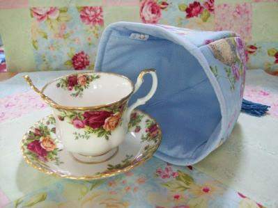 Blue Tea Garden Tea Cup Cozy Cover-Roses And Teacups