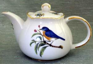 Bluebird Round 3 Cup Porcelain Teapot-Roses And Teacups