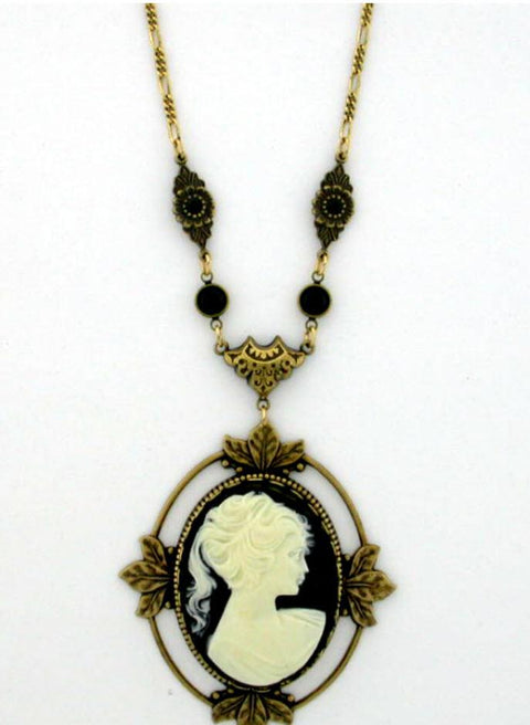 Cameo Necklace in 3 Colors