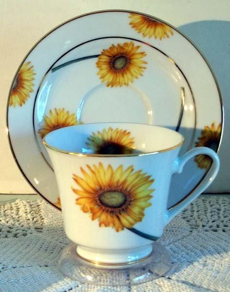 Catherine Porcelain Tea Cup and Saucer Set of 2 - Sunflower-Roses And Teacups
