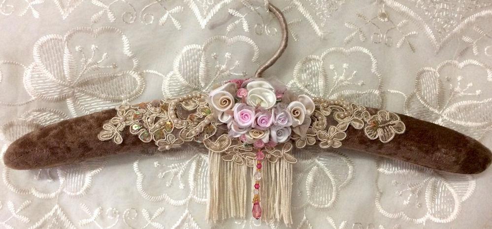 Chocolate Beaded Lace Hanger #1-Roses And Teacups