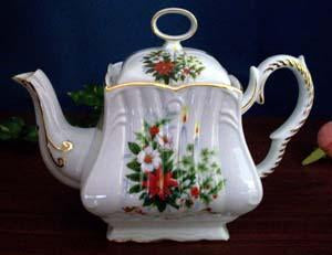 Christmas Candles 8 Cup Square Porcelain Teapot-Roses And Teacups