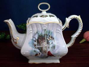Christmas Kitten 8 Cup Square Porcelain Teapot-Roses And Teacups