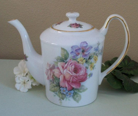 Classic 6 Cup Teapot Guinevere