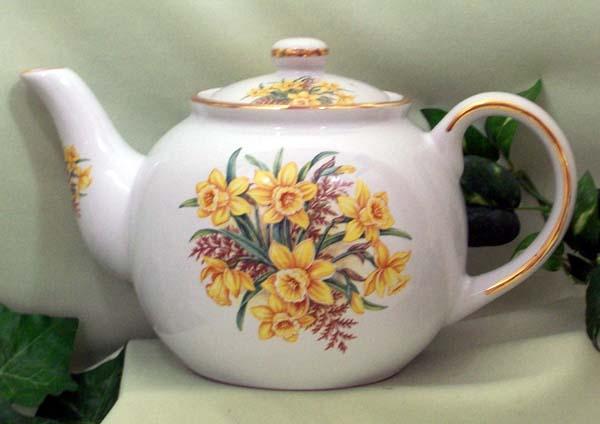 Daffodil Round 3 Cup Porcelain Teapot-Roses And Teacups