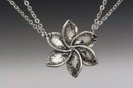 Flower Pendant Necklace - Lila