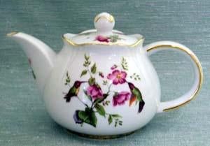 Hummingbird Round 3 Cup Porcelain Teapot-Roses And Teacups