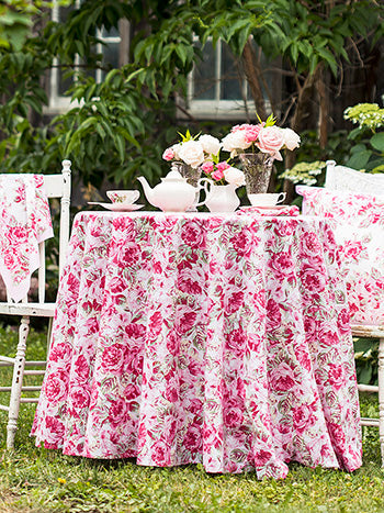 La Vie En Rose Round Tablecloth