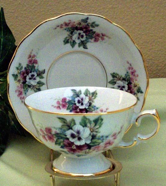 Laurel Bouquet of Pansies Porcelain Tea Cups (Teacups) and Saucers Set of 2-Roses And Teacups