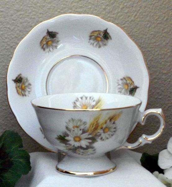 Laurel Daisy and Wheat Porcelain Tea Cups (Teacups) and Saucers Set of 2-Roses And Teacups