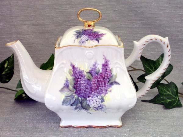 Lilac Bouquet 8 Cup Square Porcelain Teapot-Roses And Teacups