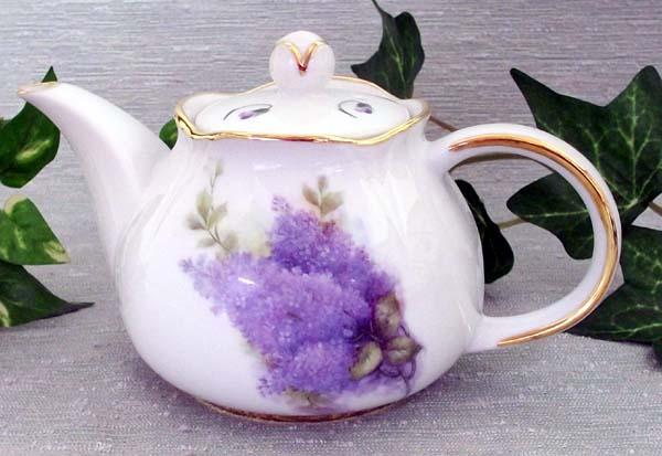 Lilac Round 3 Cup Porcelain Teapot-Roses And Teacups