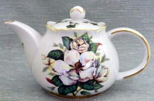 Magnolia Round 3 Cup Porcelain Teapot-Roses And Teacups