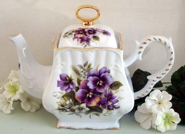Pansy 8 Cup Square Porcelain Teapot-Roses And Teacups