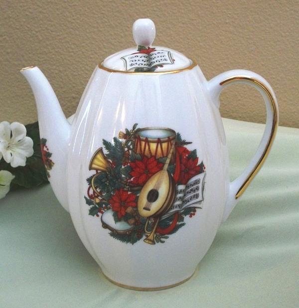 Tall Ribbed 6 Cup Teapot Musical Christmas-Roses And Teacups