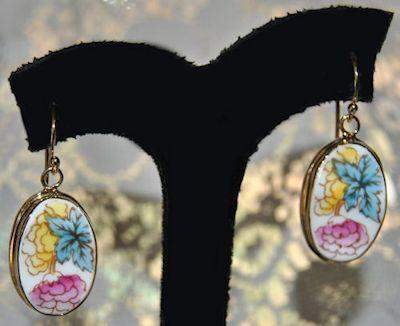 Oval Flower China Earrings GOLD