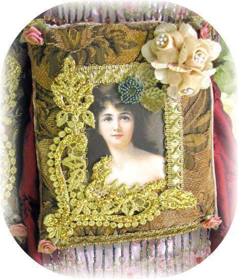 Victorian Splendor Sachets Gold